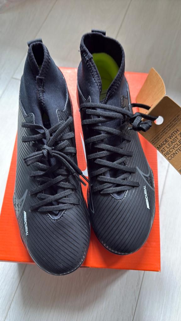Nike voetbalschoenen maat 37 (nieuw), Maat XS of kleiner, Schoenen, Nieuw, Ophalen of Verzenden