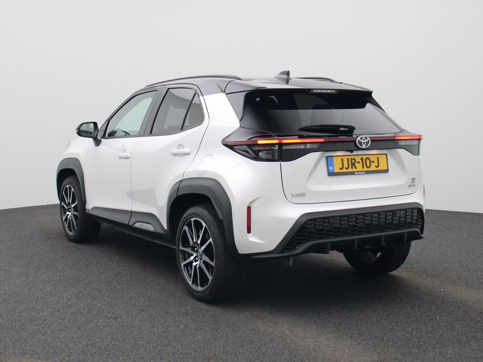 Toyota Yaris Cross 1.5 Hybrid 130 Launch Edition | Automaat, 12 maanden, Gebruikt, Leder en Stof, Wit