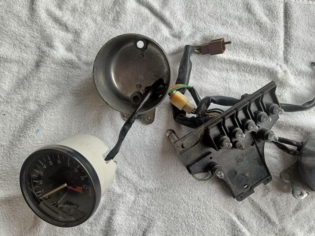 KILOMETERTELLER / SNELHEIDSMETER & TOERNTELLER HONDA VF100, Ophalen of Verzenden, Gebruikt