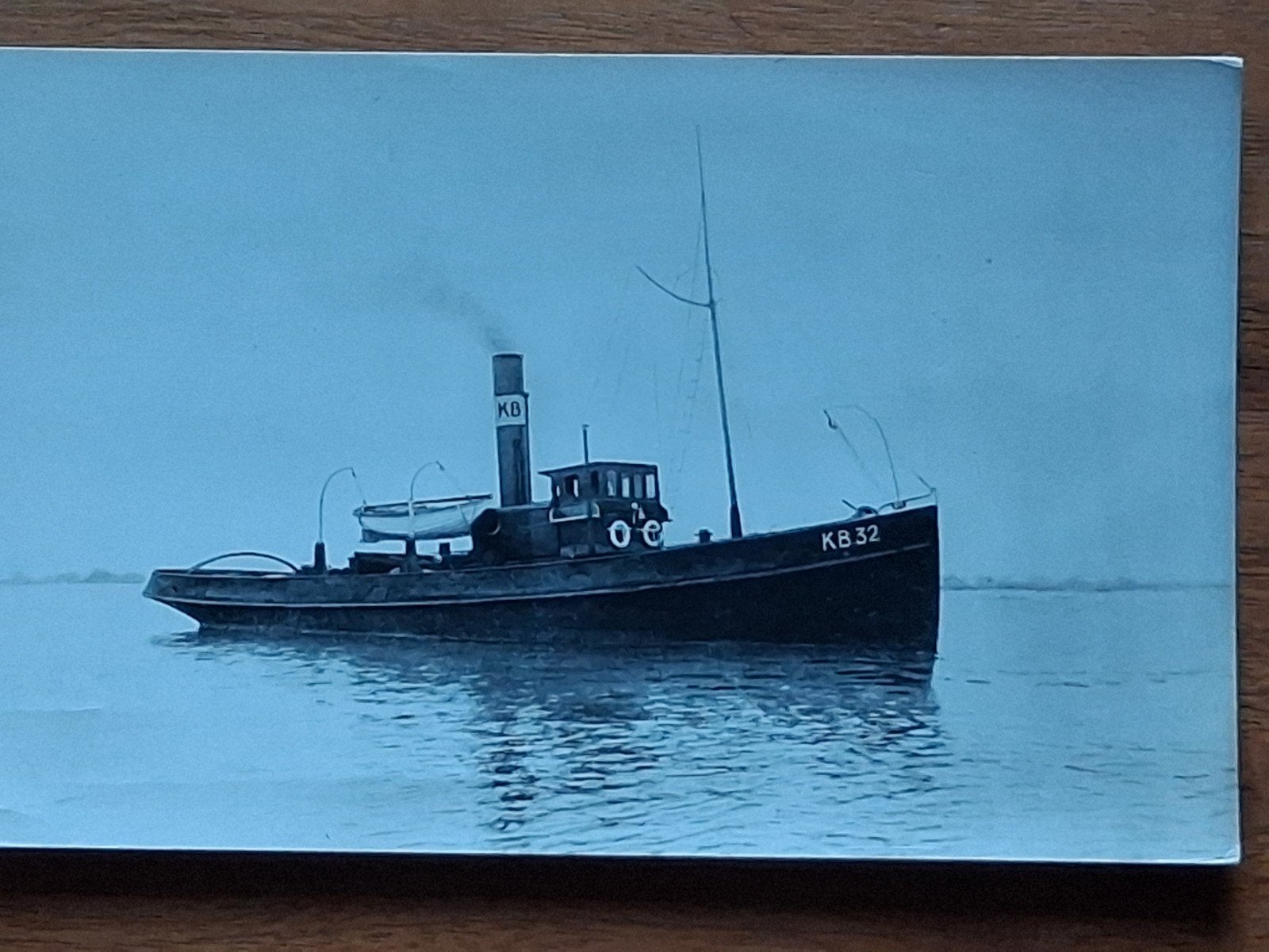 Oude ansichtkaart van sleepboot KB 32, Ophalen of Verzenden, Zo goed als nieuw, Auto's