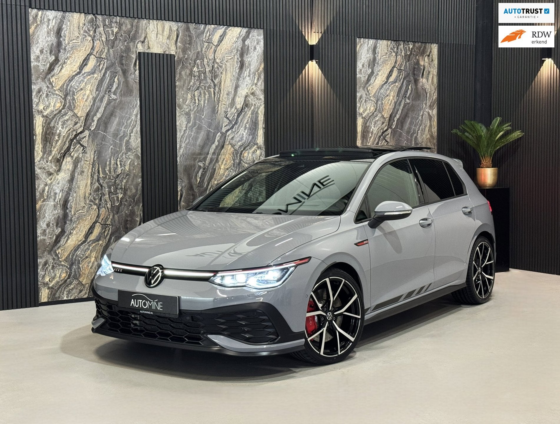 Volkswagen Golf 2.0 TSI GTI Clubsport|PANO|NÜRBURGRING|SFEE, Dealer onderhouden, Gebruikt, Zwart, 4 cilinders