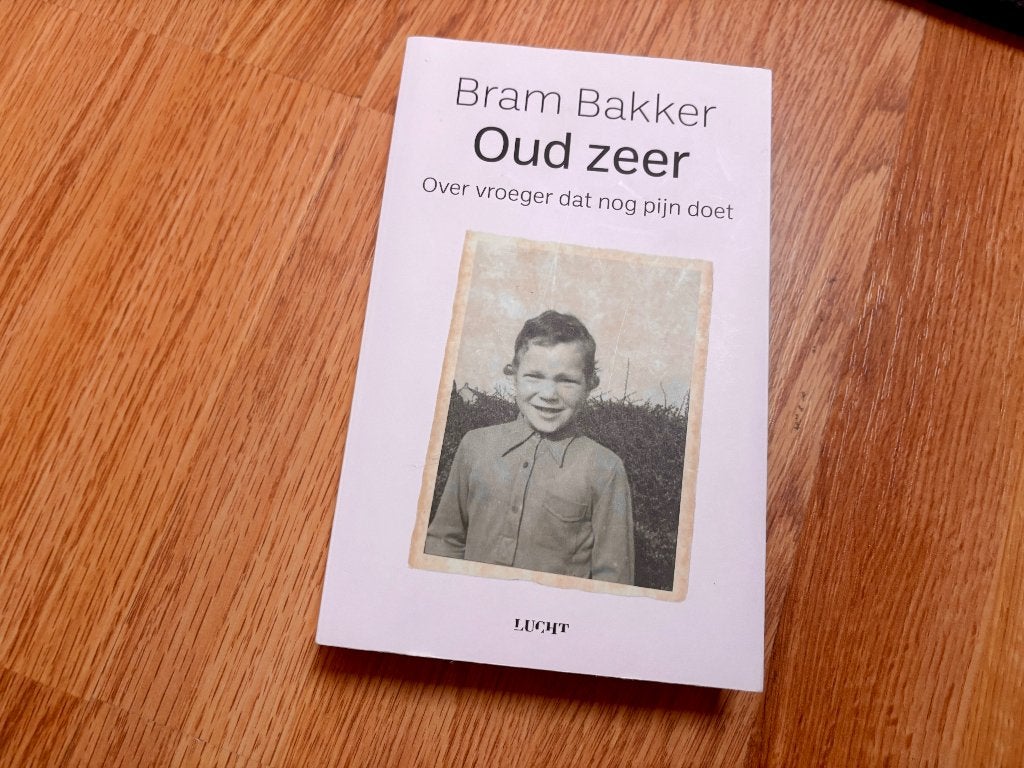 Bram Bakker - Oud Zeer, Gelezen, Bram Bakker, Ophalen of Verzenden, Overige onderwerpen