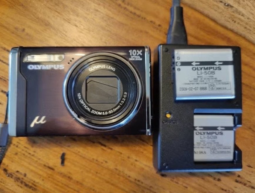 Olympus µ-9000 Compact Camera - 12 Megapixel, 10x Zoom, Accu, 12 megapixels, Ophalen of Verzenden, Zo goed als nieuw