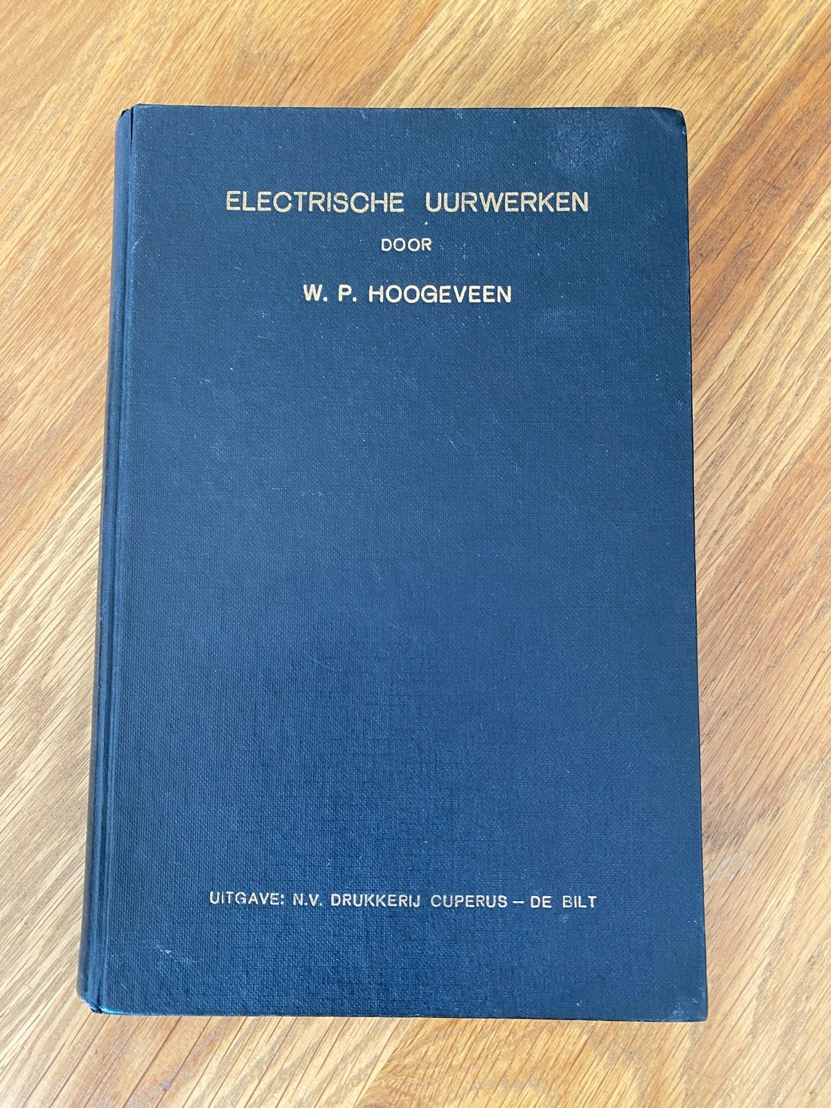 Elektrische Uurwerken - W.P. Hoogeveen (300 pagina's), Ophalen of Verzenden, Gelezen, Elektrotechniek