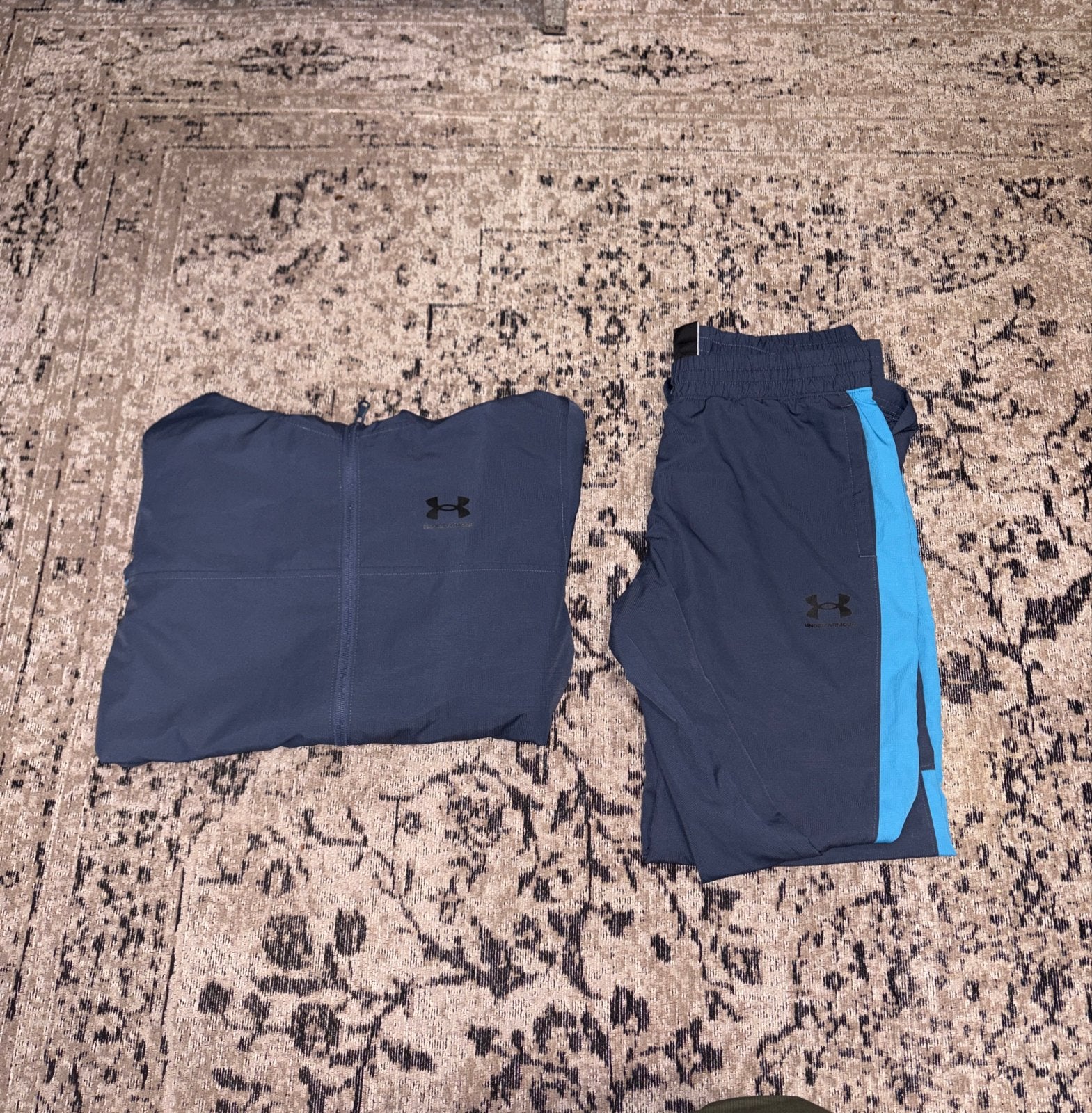 Under Armour Trainingspak XL kinderen, Kleding | Heren, Overhemden, Ophalen of Verzenden, Zo goed als nieuw, Blauw, Halswijdte 43/44 (XL)