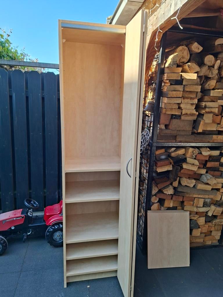 Hoge smalle kast met planken - ideaal voor opslag, Ophalen