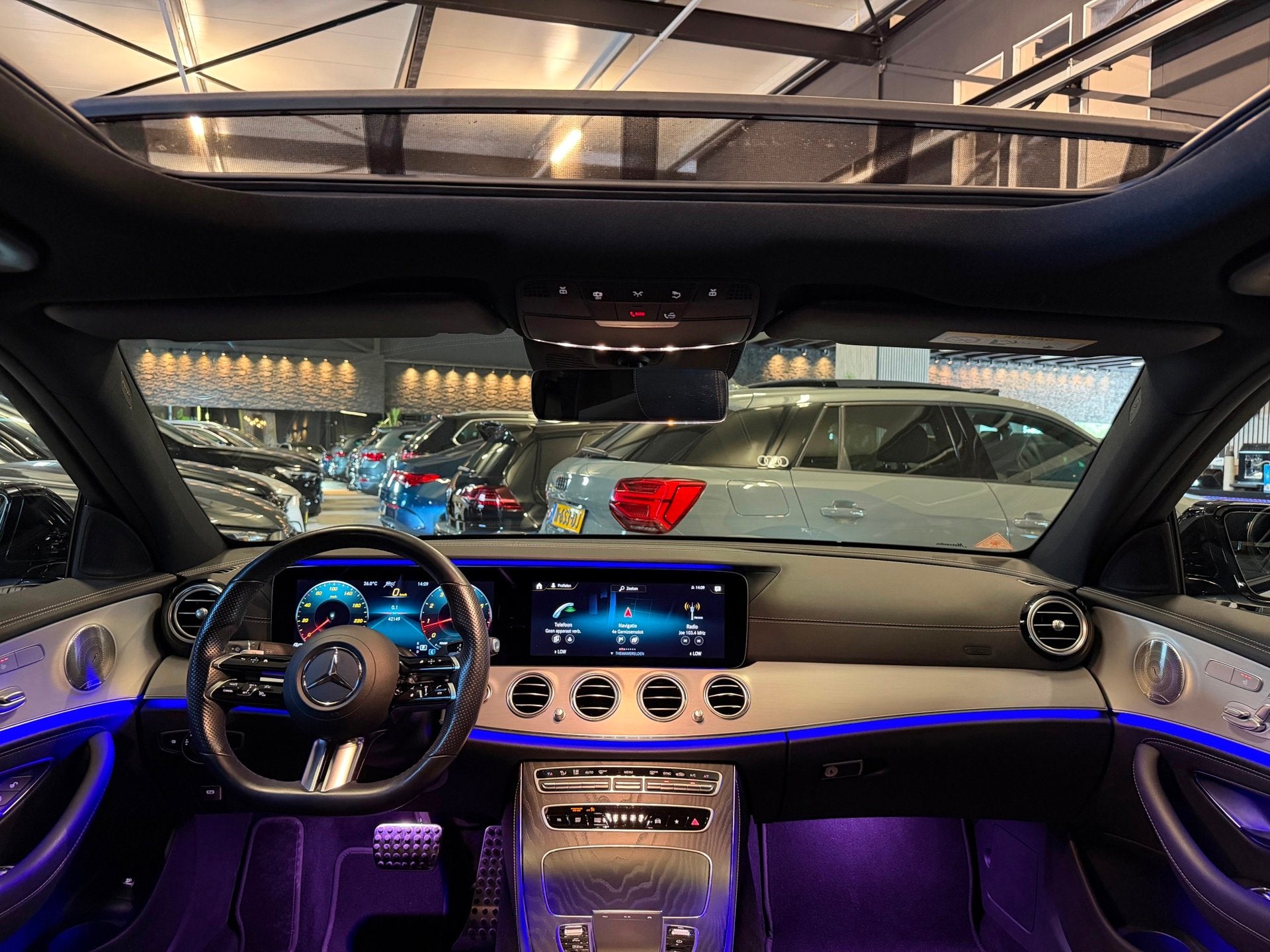 Mercedes-Benz E-klasse 200 AMG Line|Pano|Sfeer|Memory|Burmes, Auto's, Automaat, Achterwielaandrijving, Gebruikt, Euro 6