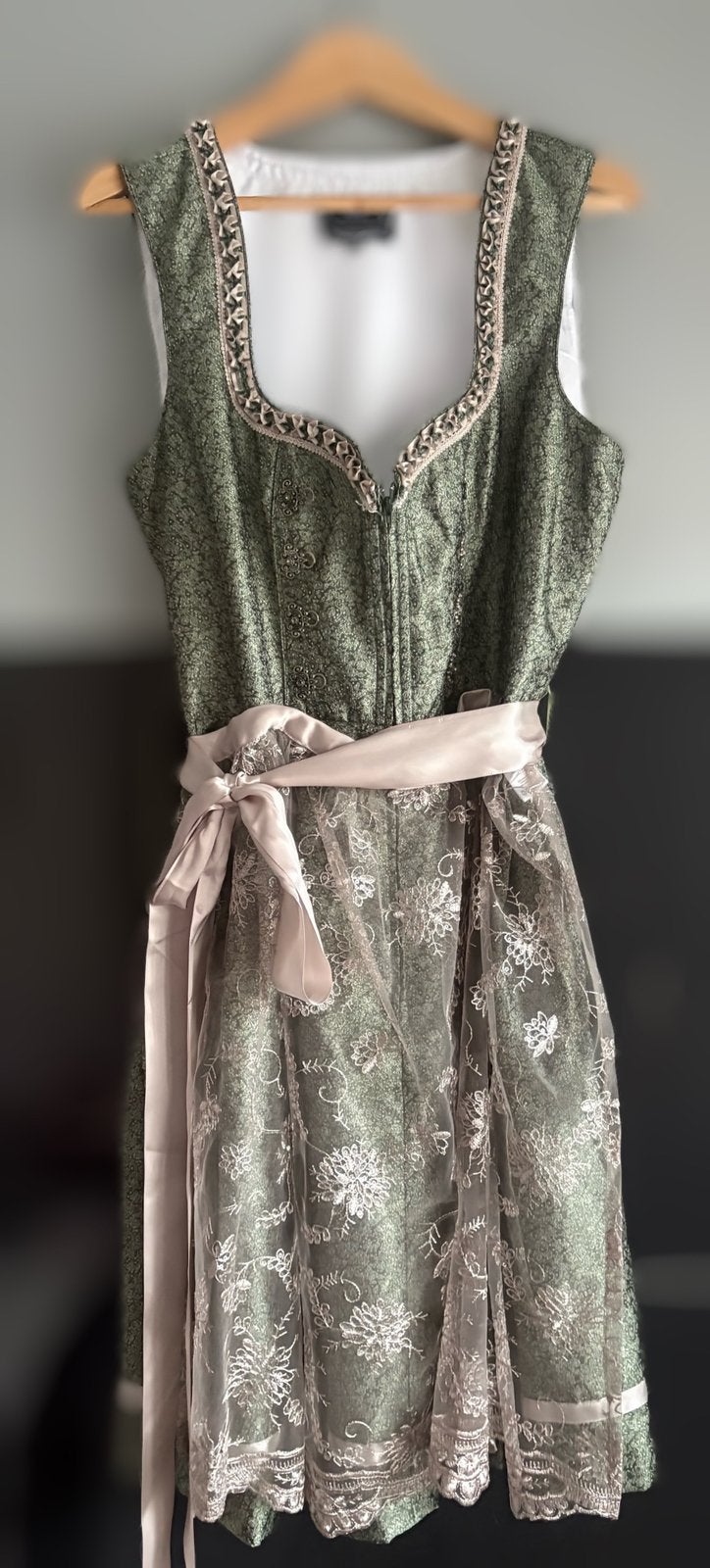 Dirndl, Ophalen of Verzenden, Zo goed als nieuw, Overige thema's