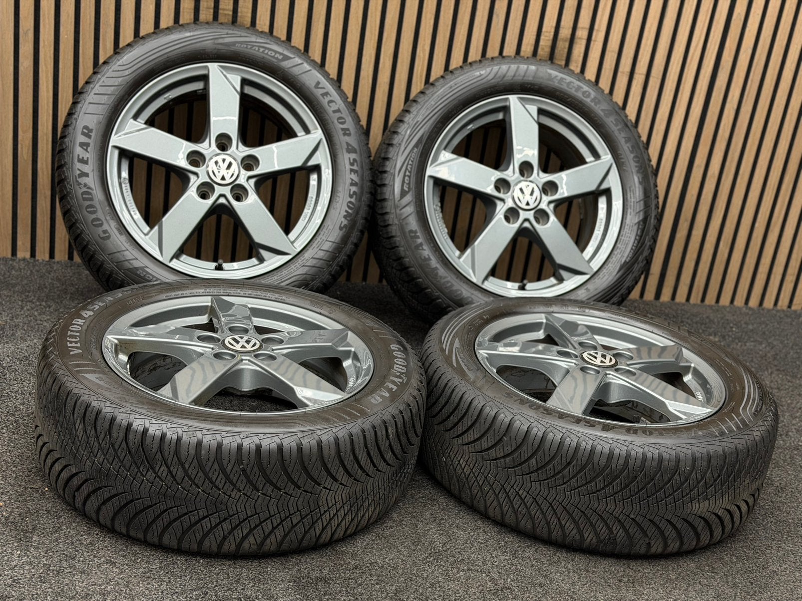 16 inch Rial Kodiak - VW Golf 5x112 ET46 Goodyear All Season, Ophalen, 16 inch, ., Banden en Velgen