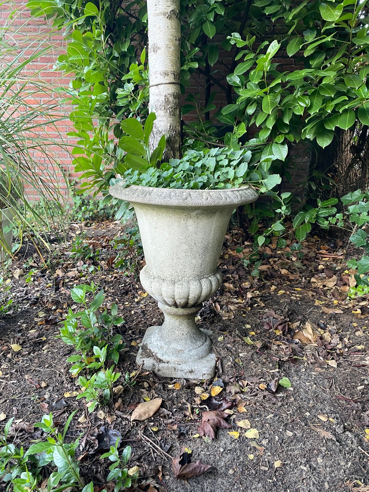 Decoratieve stenen urn voor tuin of terras.2 stuks., Ophalen of Verzenden, Gebruikt, Beton
