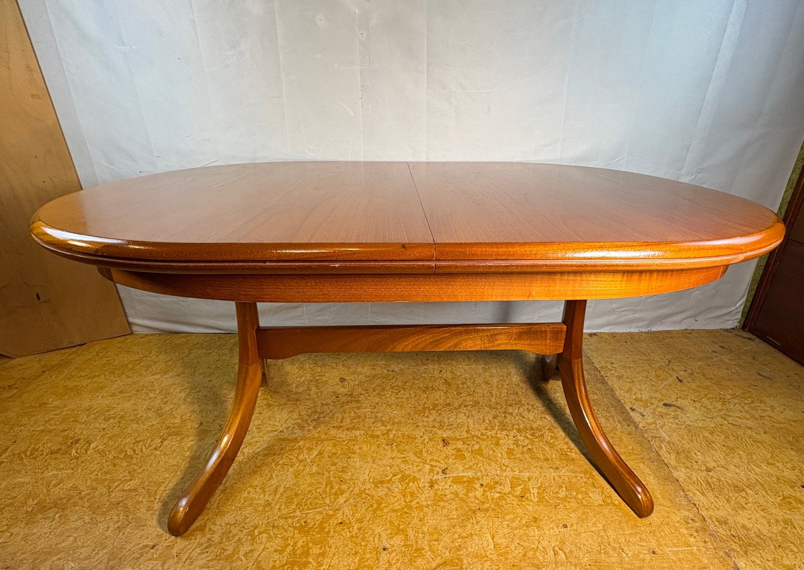 Foto 7 van Gratis bezorgingMidCenturyOvaleTeakUitschuifbareEettafel1960