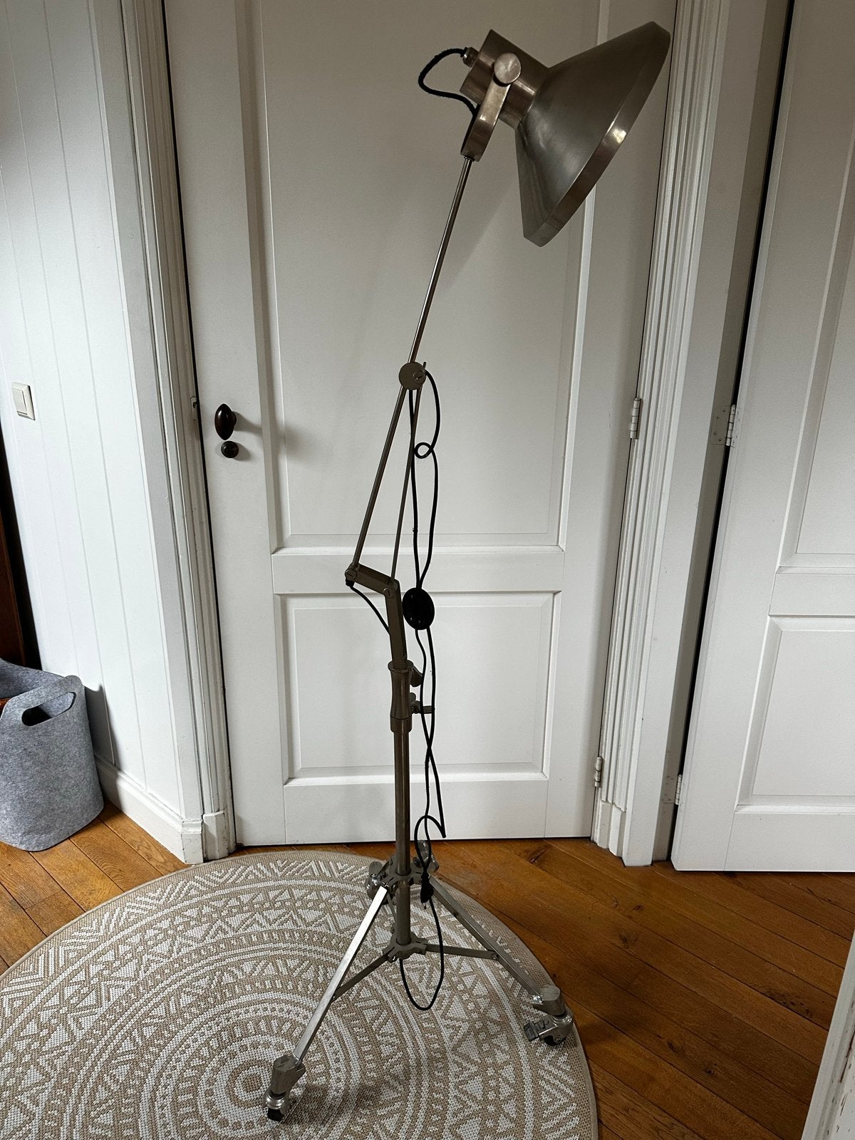 Unieke industriële vloerlamp op wieltjes- Studio Stijl, Ophalen, E27 (groot), Zo goed als nieuw, Metaal