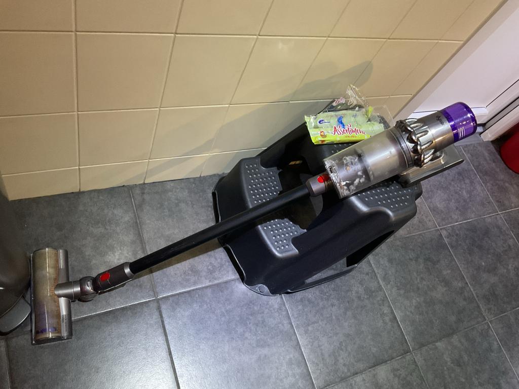Dyson V11 Absolute Draadloze Stofzuiger, Ophalen of Verzenden, Zo goed als nieuw, Reservoir, Minder dan 1200 watt