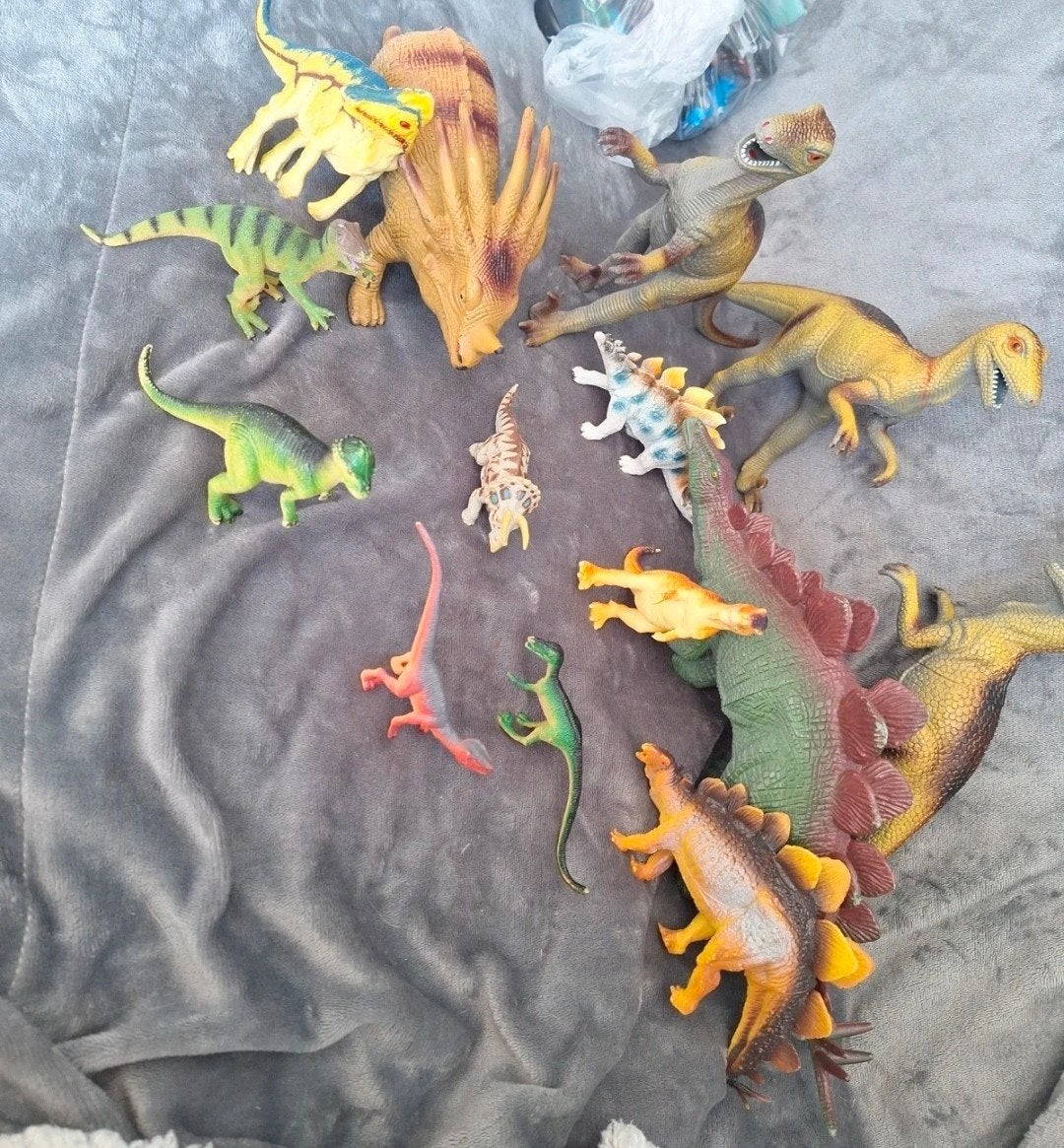 Grote collectie dinosaurus speelgoedfiguren, Ophalen