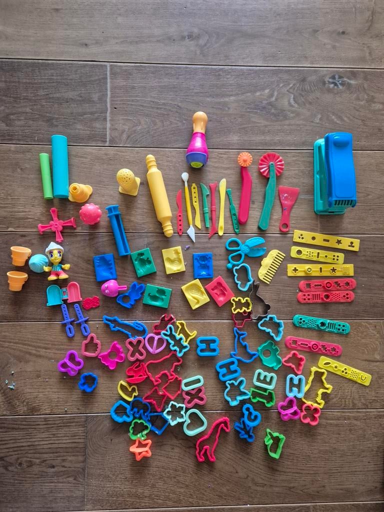 Grote set klei attributen voor urenlang speelplezier, Ophalen of Verzenden, Zo goed als nieuw, Jongen of Meisje