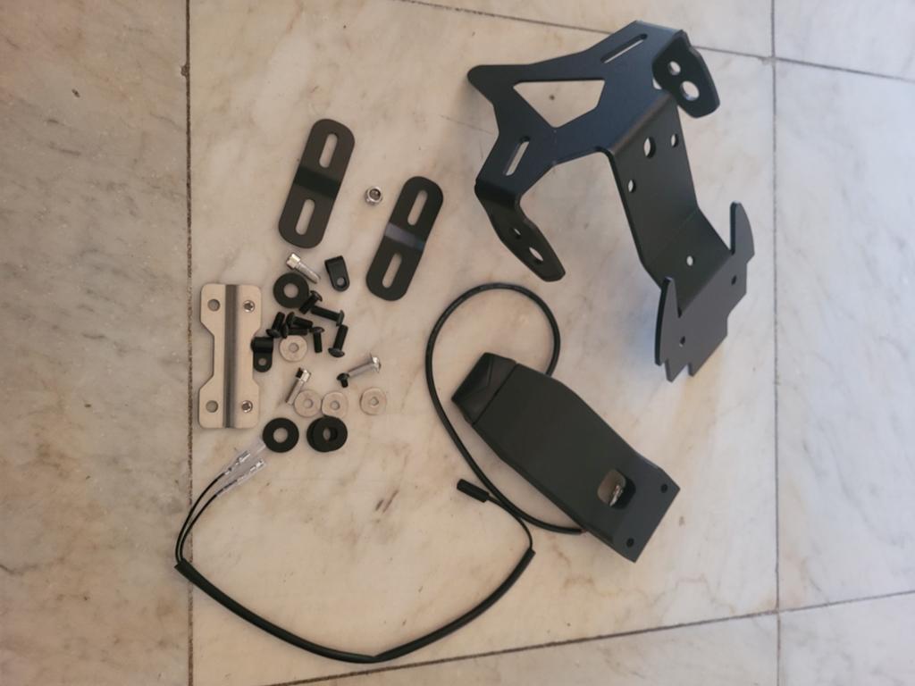 Korte kentekenplaat houder.Suzuki gsx 1000 s, Ophalen of Verzenden
