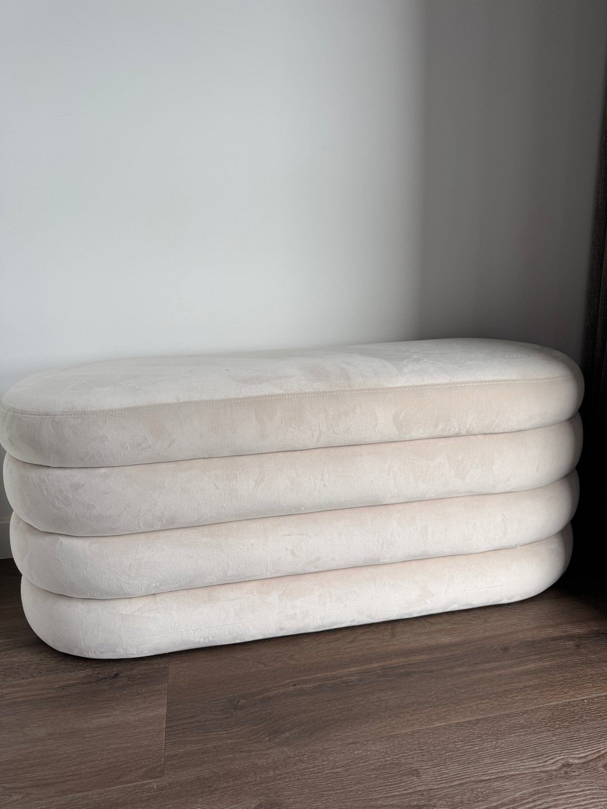 Westwing Alto bankje/poef in crèmekleurig fluweel, Ophalen, Minder dan 50 cm, Zo goed als nieuw, 100 tot 125 cm