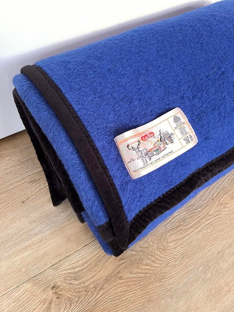 Prachtige blauwe wollen deken Aabe, Huis en Inrichting, Woonaccessoires | Plaids en Woondekens, Ophalen of Verzenden, Zo goed als nieuw