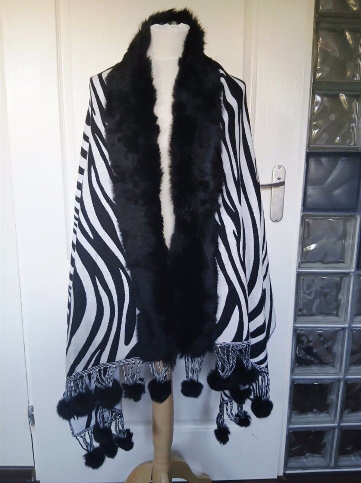 Zebraprint omslag sjaal met echt bont, Ophalen of Verzenden, Nieuw, Maat 46/48 (XL) of groter, Sjaal