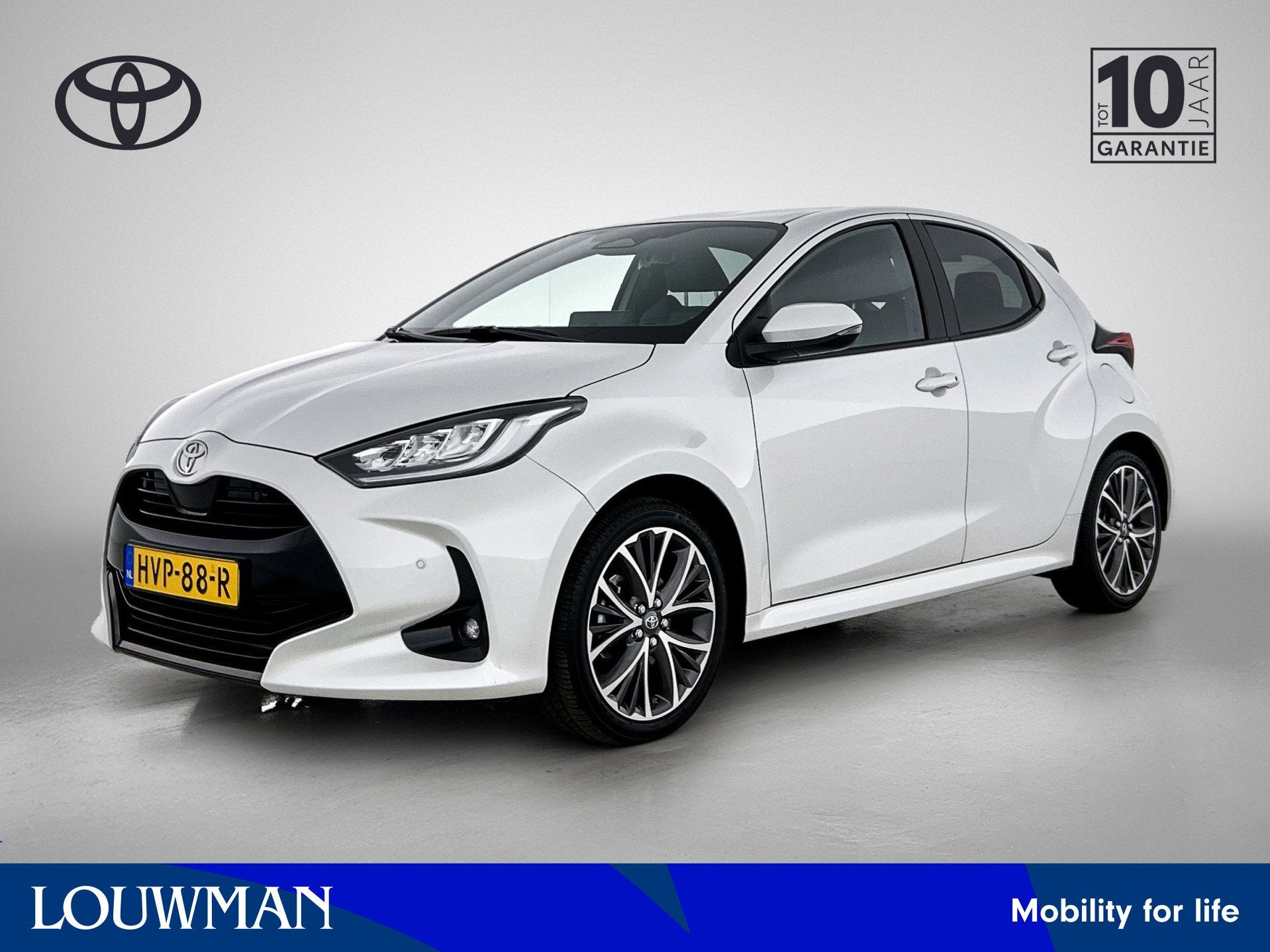 Toyota Yaris 1.5 Hybrid 130 pk Executive Automaat | Navigati, 12 maanden, 450 kg, Gebruikt, Wit