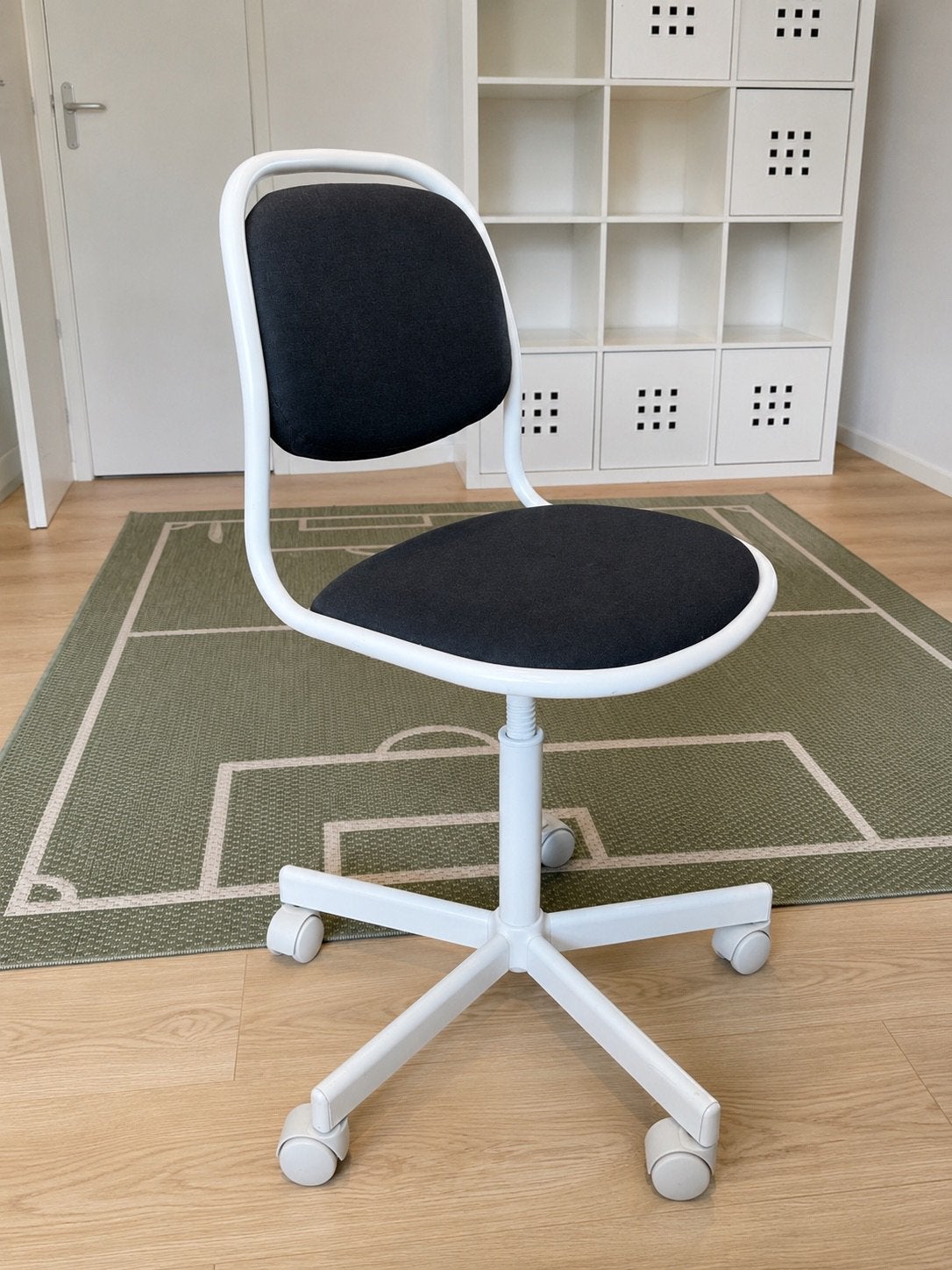IKEA ÖRFJÄLL kinderbureaustoel wit/donkergrijs, Ophalen, Zo goed als nieuw, Wit