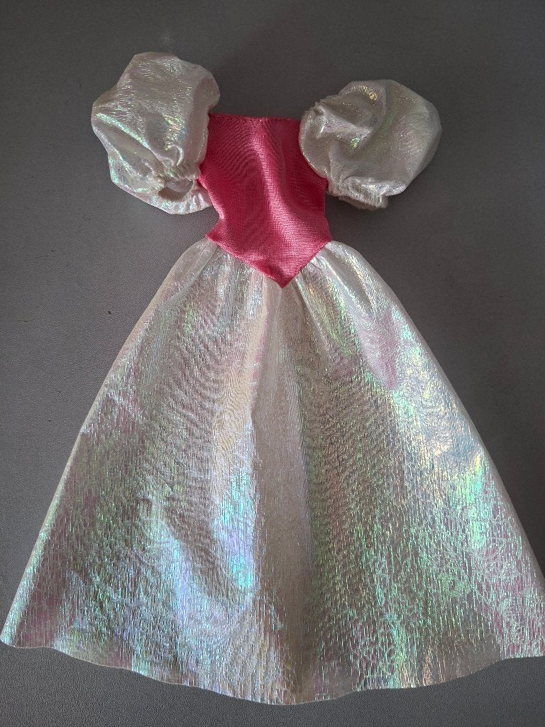 My first barbie Princess 1989 met  pofmouwen., Ophalen of Verzenden, Zo goed als nieuw, Kleertjes