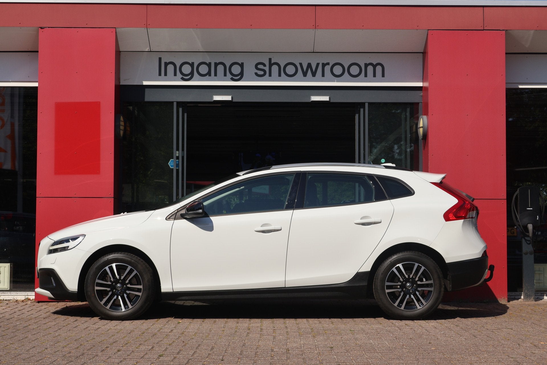 Volvo V40 Cross Country 1.5 T3 153pk Nordic+ Automaat | Trek, Stof, 700 kg, Wit, Automatische klimaatregeling