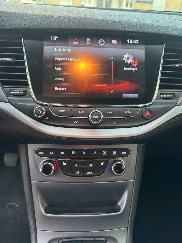 Foto 22 van Opel Astra 1.0 Turbo  Sports Tourer 2017 Wit Airco| trekhaak