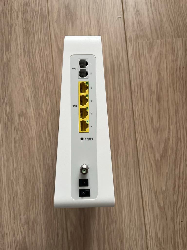 Compal CH7465LG wifi modem - Ziggo Connectbox, Computers en Software, Routers en Modems, Ophalen of Verzenden, Gebruikt, Router met modem