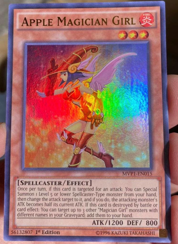 Yu-Gi-Oh! Apple Magician Girl MVP1 1st Edition !, Ophalen of Verzenden, Zo goed als nieuw, Losse kaart, Foil