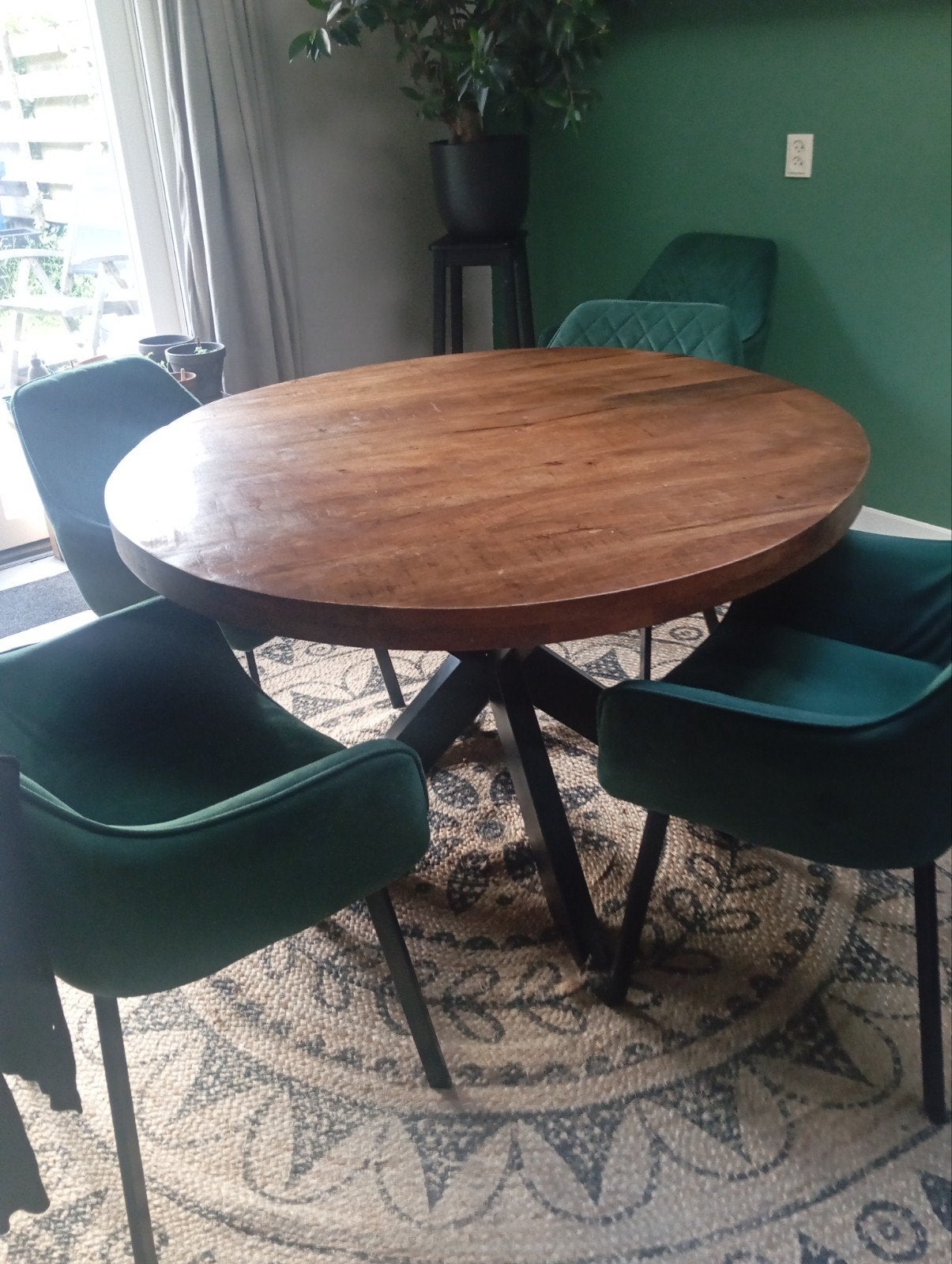 Ronde houten eettafel met metalen onderstel, Huis en Inrichting, Tafels | Eettafels, Overige houtsoorten, Gebruikt, Rond, Ophalen of Verzenden
