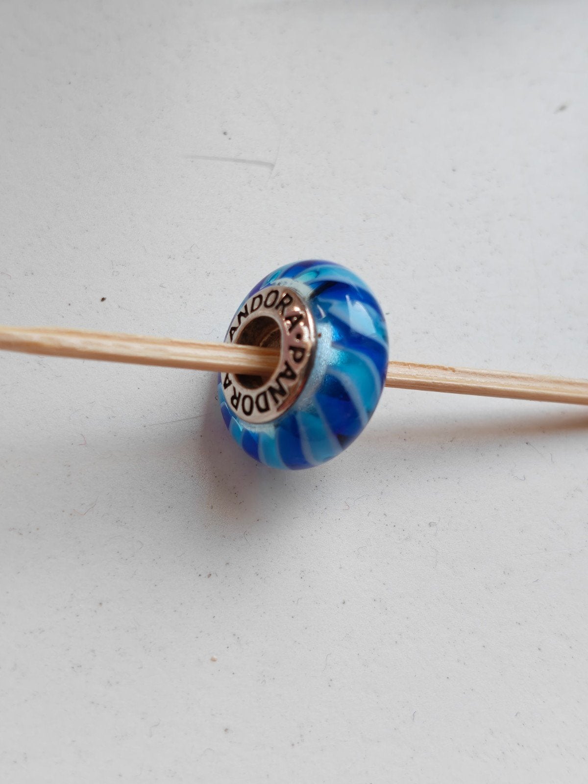 Pandora Murano glas gestreepte bedel, Glas of Kristal, Pandora, Ophalen of Verzenden, Zo goed als nieuw