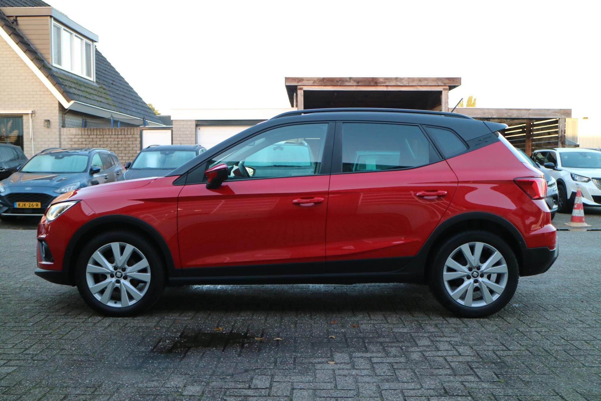 SEAT Arona 1.0 TSI Xcellence | Carplay | Camera | Trekhaak!, Auto's, Gebruikt, 95 pk, Alcantara, Bedrijf