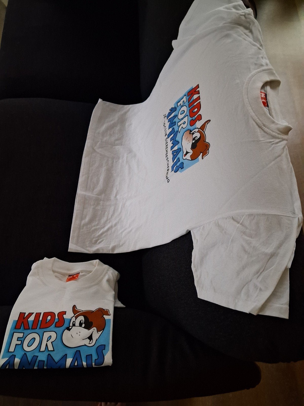 2 t-shirts Kids for Animals. 1 small, 1 medium, Ophalen, Nieuw