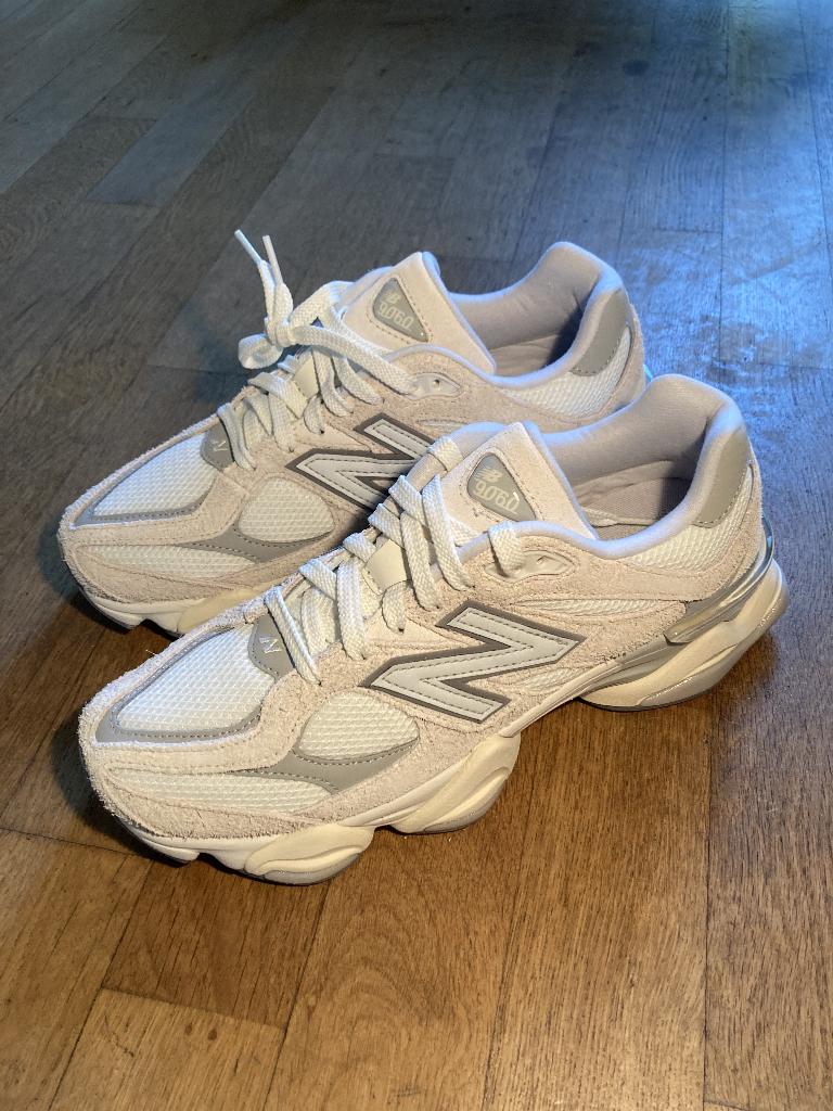 New Balance 9060 - maat 42,5 - NIEUW, Ophalen, New Balance, Wit, Nieuw