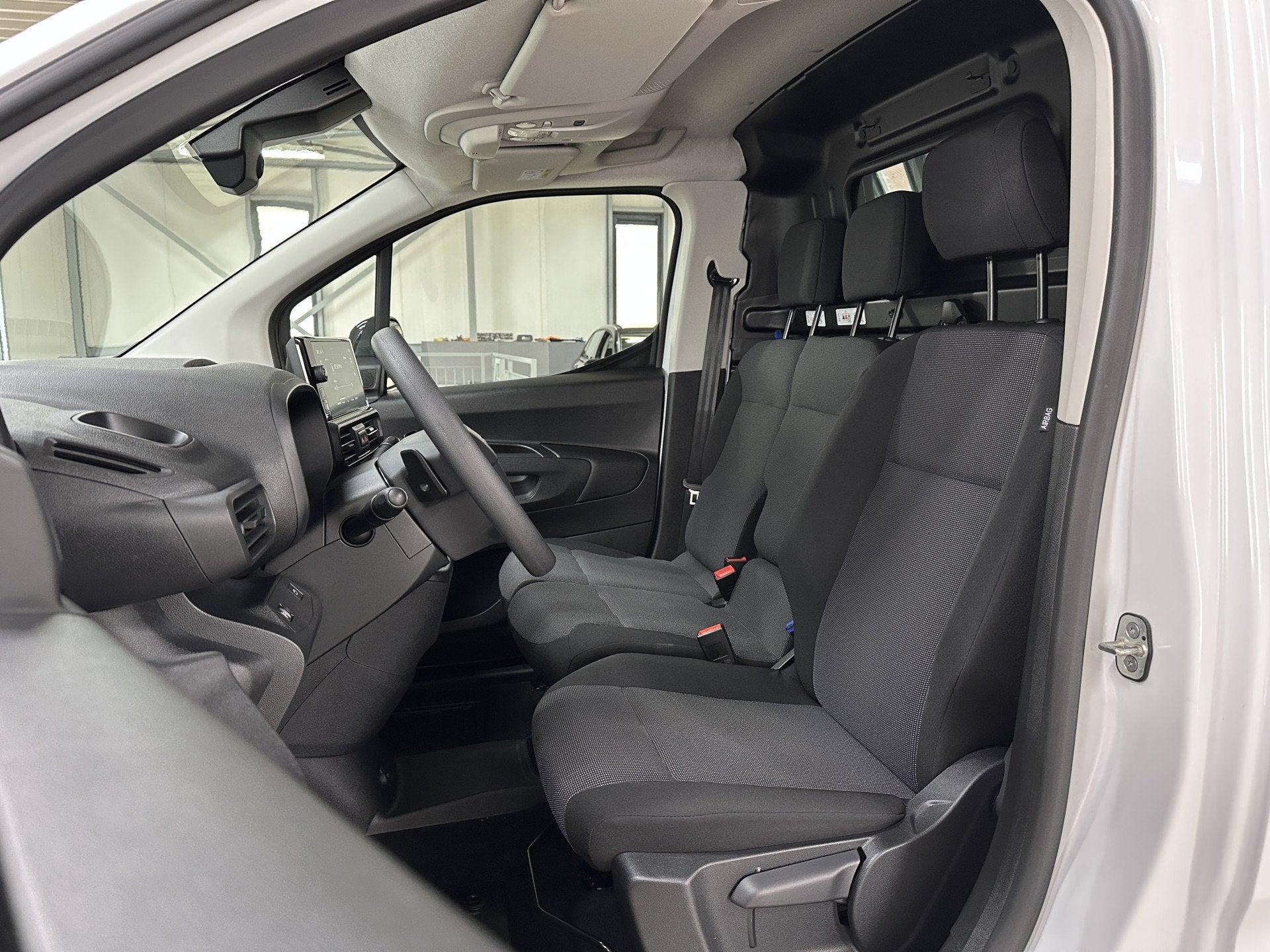 Toyota PROACE CITY Electric Challenger Long (L2) 50 kWh 136p, 12 maanden, Gebruikt, Zwart, Wit