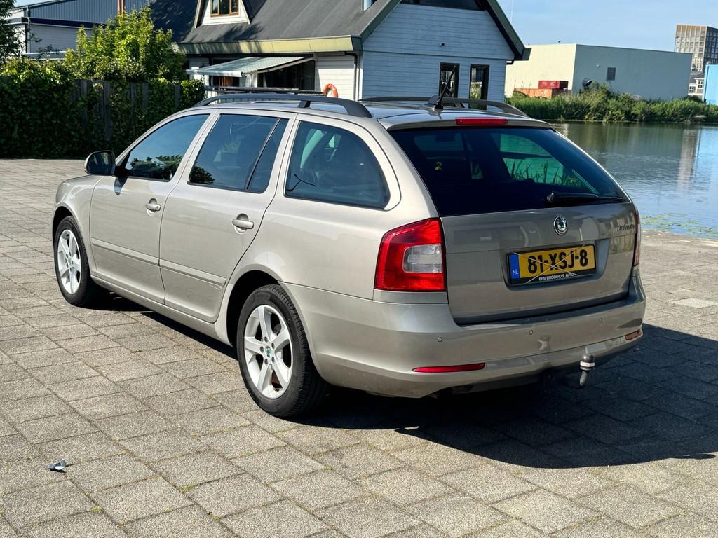 Skoda Octavia Combi 1.2 TSI Comfort/airco/Trekhaak/navigatie, Auto's, Skoda, Voorwielaandrijving, Euro 5, Gebruikt, 4 cilinders