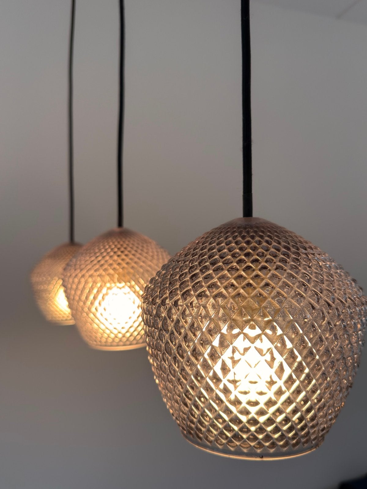 NordLux Hanglamp met 3 glazen bollen - Goudkleurig, Huis en Inrichting, Lampen | Hanglampen, Ophalen, Zo goed als nieuw, Glas