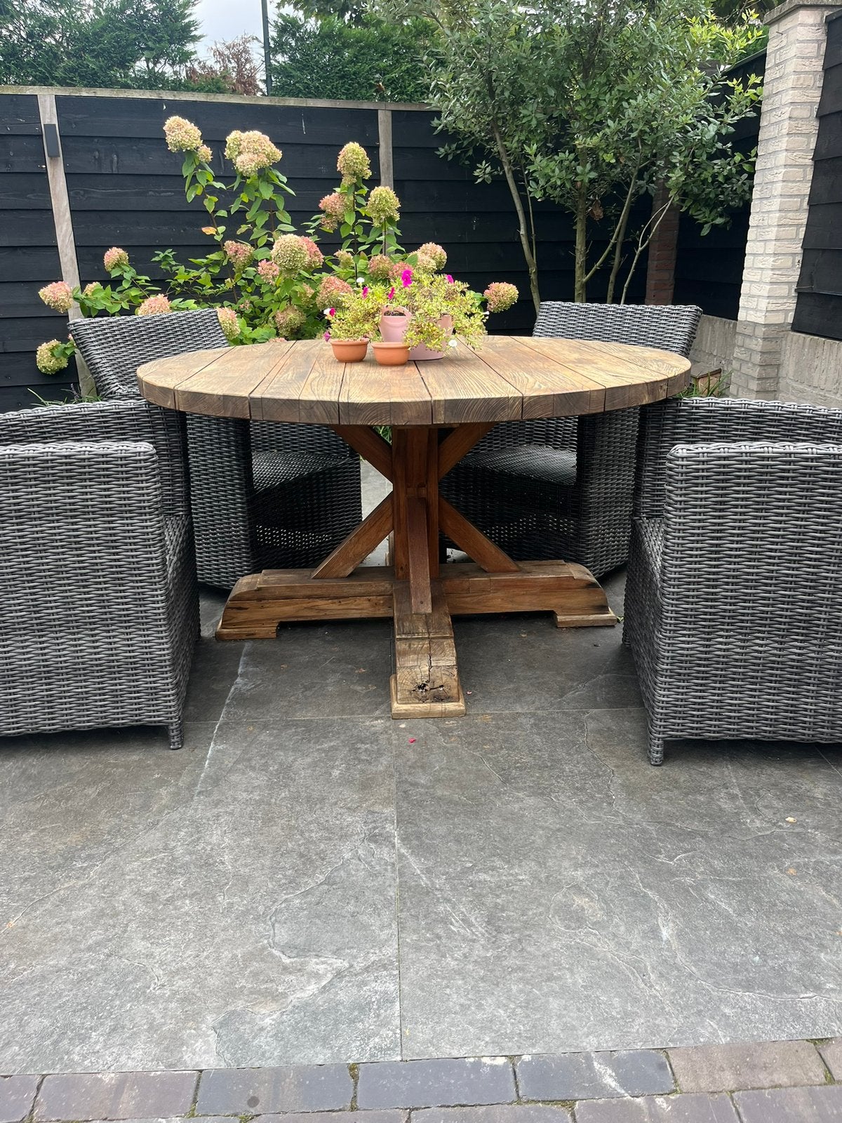 Ronde teak houte tafel 140 cm 4-6 persoons, Ophalen, Zo goed als nieuw, Rond, Teakhout