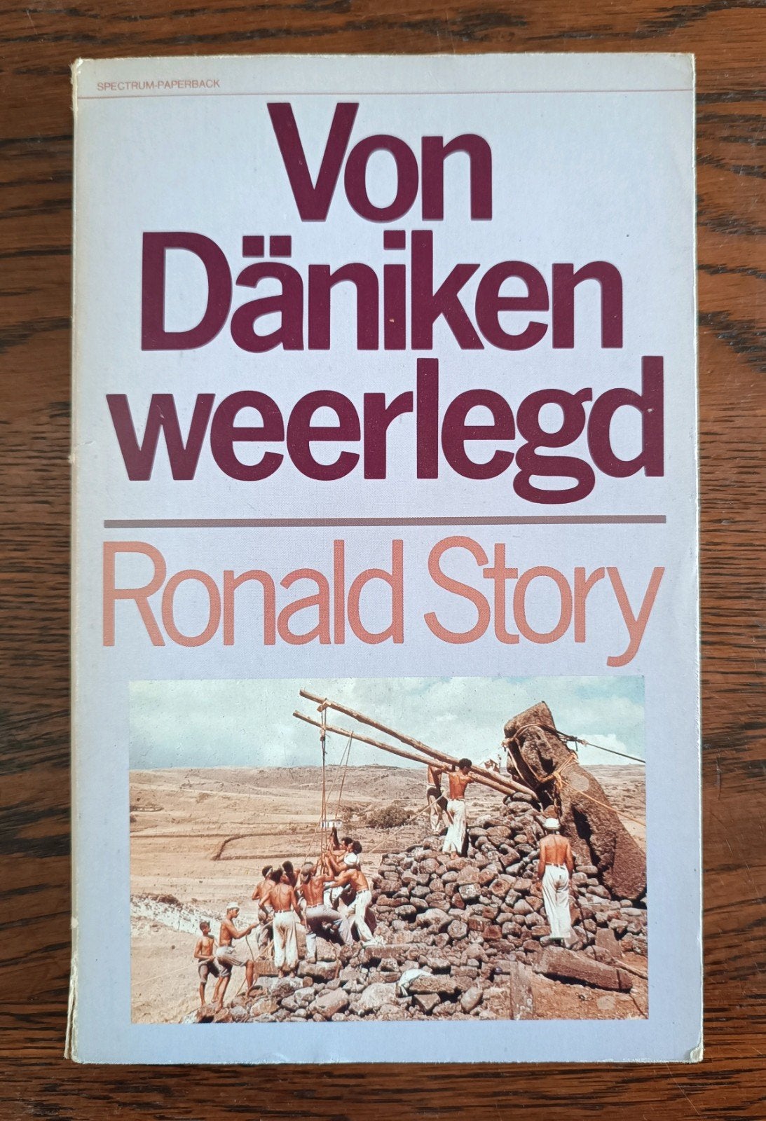 Von Däniken weerlegd - Ronald Story (ISBN: 9027459126), Boeken, Gelezen, Ophalen of Verzenden, Nederland, Ronald Story