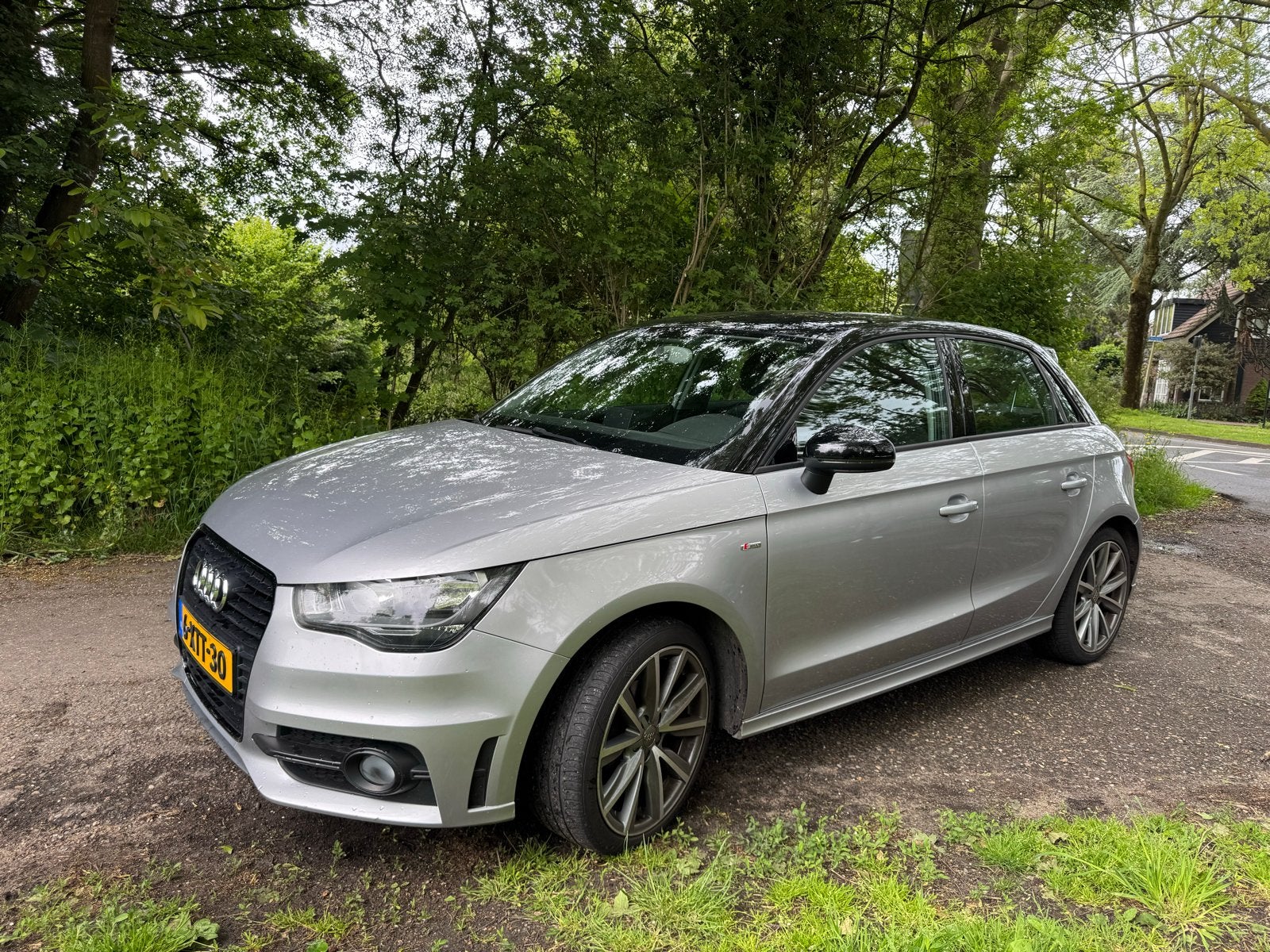 Audi A1 1.2 TFSI S- Line uitvoering  63KW SB 2015 Grijs, Voorwielaandrijving, Stof, 4 cilinders, Origineel Nederlands