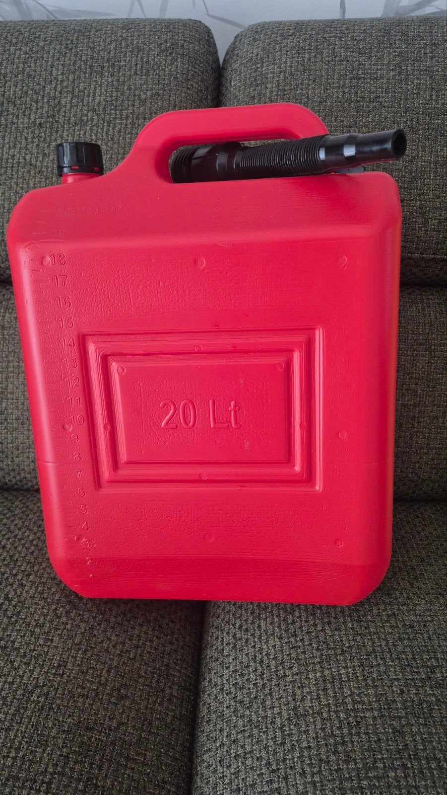 Een jerrycan voor diesel van 20 liter, met schenktuit, Ophalen, Gebruikt