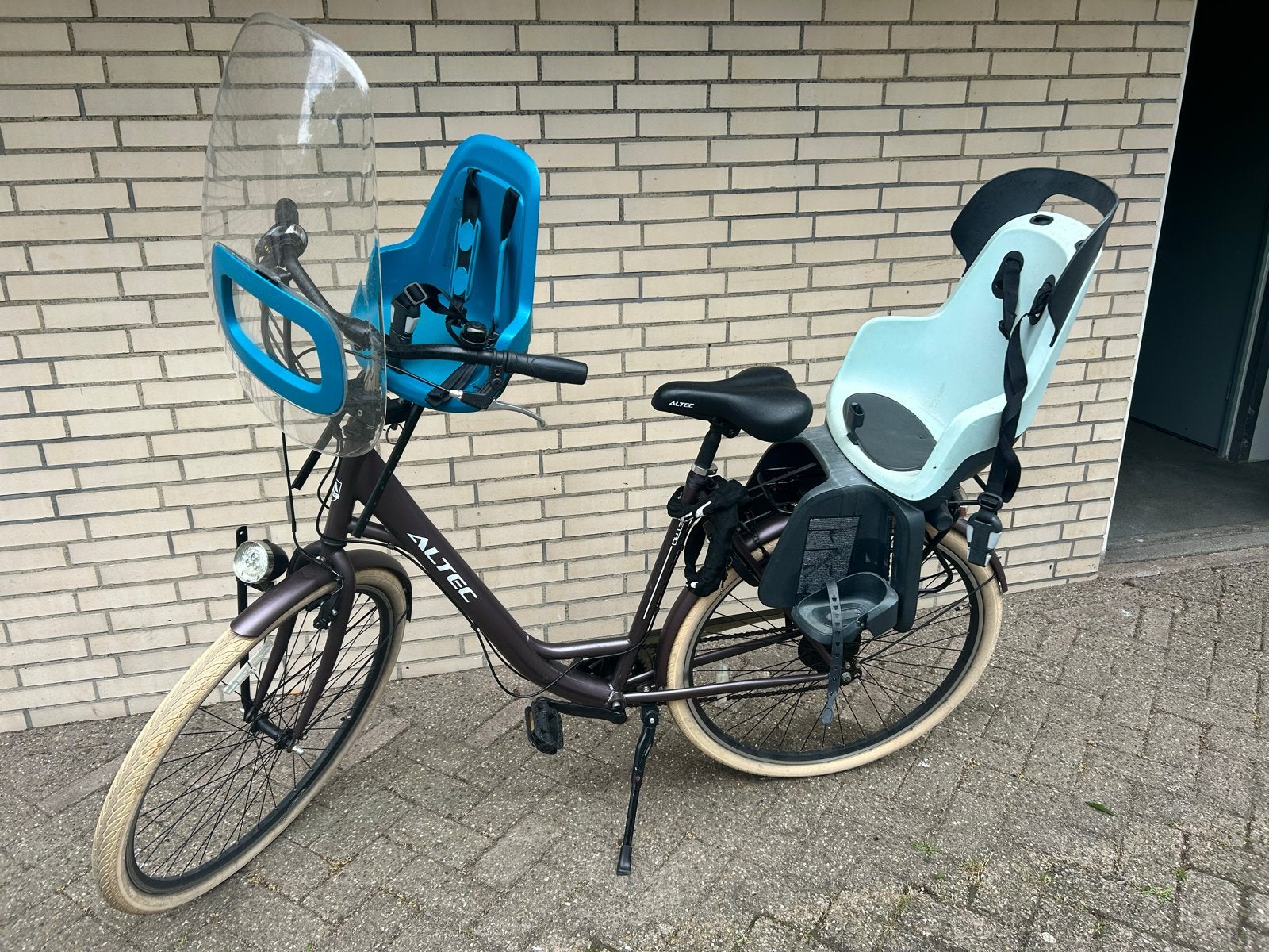 Altec fiets met voor- en achterzitje, Fietsen en Brommers, Fietsen | Dames | Damesfietsen, Ophalen, Gebruikt