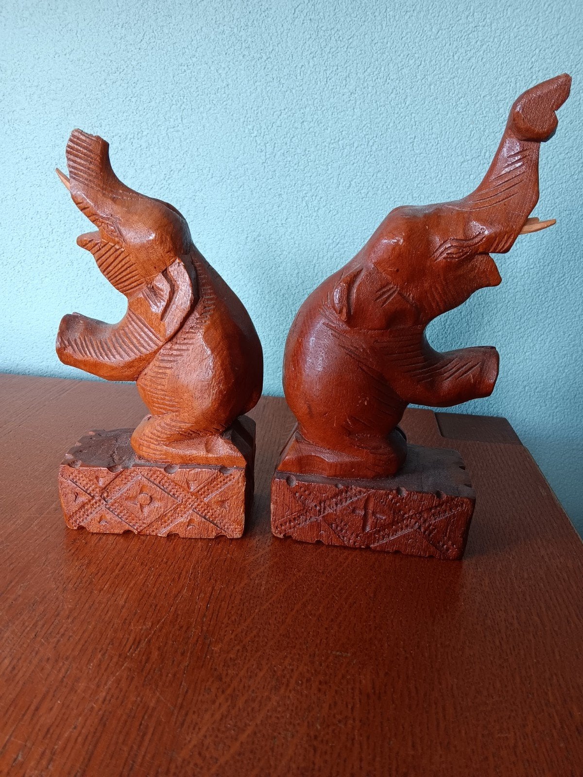 Set van 2 handgesneden houten olifanten, Ophalen, Hout, Gebruikt, Oosters