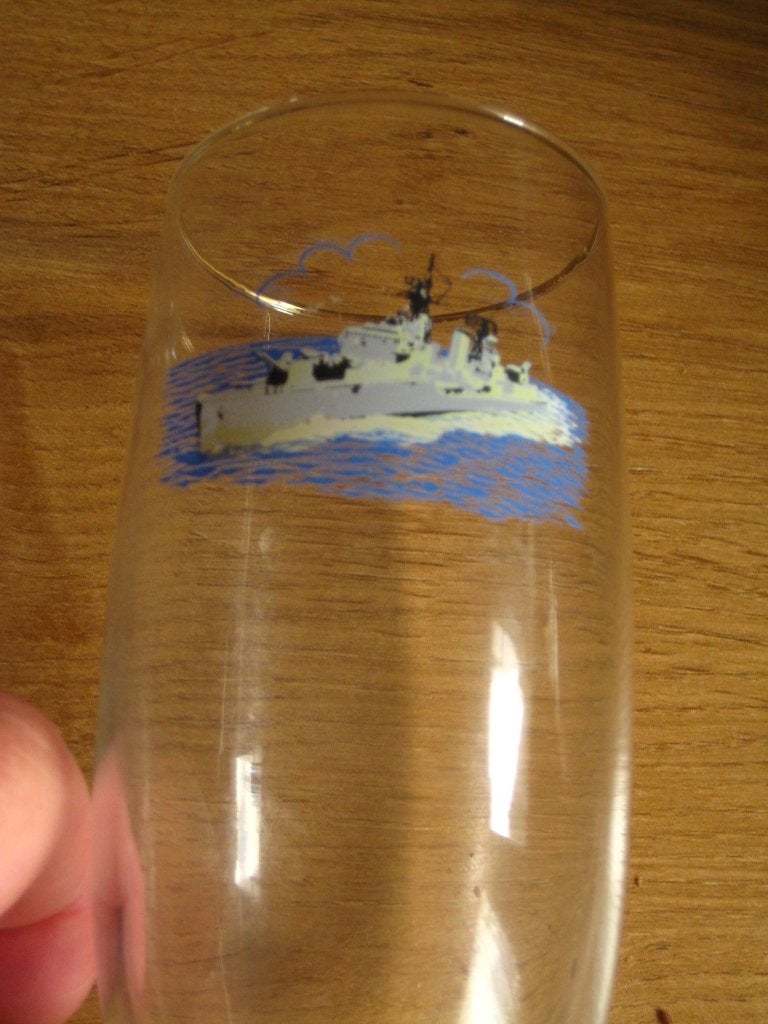 glas met afbeelding marineschip D808 destroyer Holland, Ophalen of Verzenden, Marine, Nederland, Overige typen