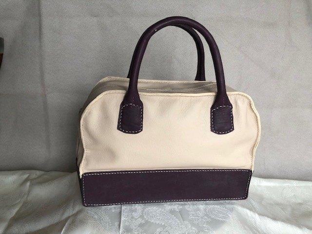 Leren dames handtas, ecru / donkerpaars, Sieraden, Tassen en Uiterlijk, Tassen | Damestassen, Ophalen of Verzenden, Nieuw, Beige