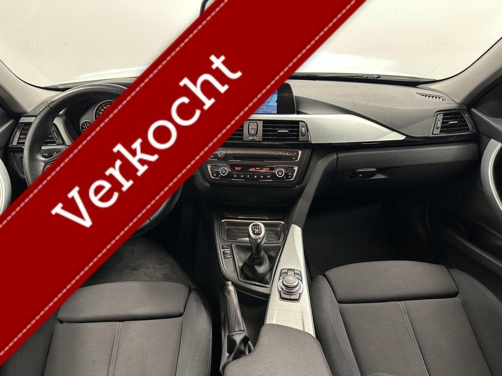 BMW 3-serie 316i High Executive SPORT Upgrade NAVI TREKHAAK, 1360 kg, Gebruikt, 4 cilinders, Met garantie (alle)