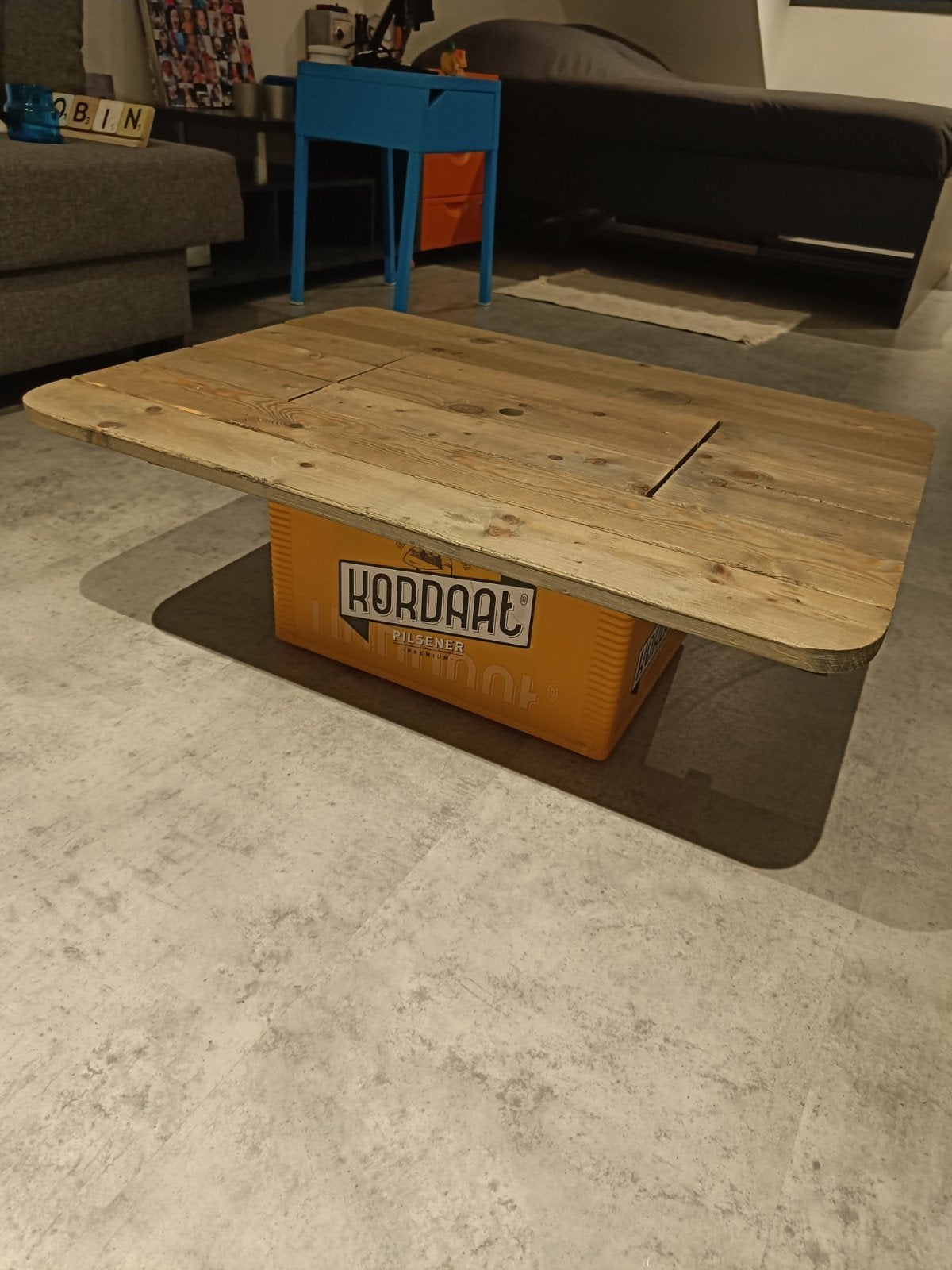 Unieke biertafel/salontafel met krat als basis, 50 tot 100 cm, Zo goed als nieuw, Overige houtsoorten, 50 tot 100 cm