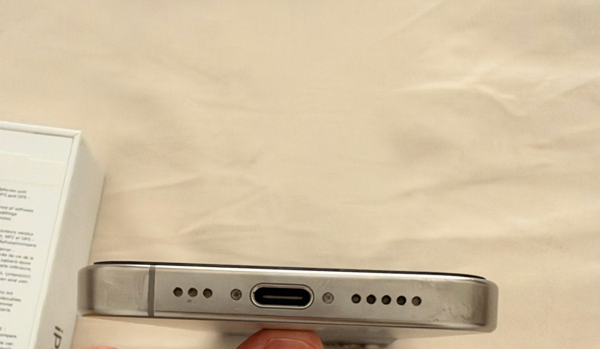 Foto 9 van iPhone 15 Pro 128GB Natural Titanium - Zo goed als nieuw