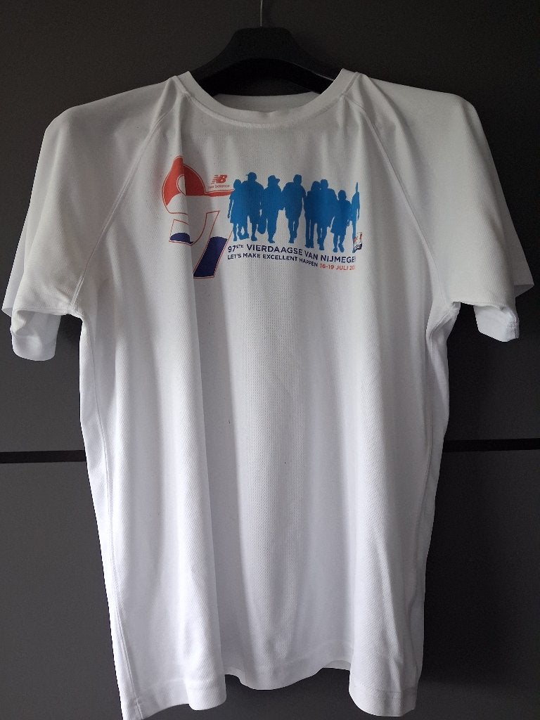 Officieel wandelshirt van 97e Nijmeegse 4Daagse (2013)., Verzenden, Gebruikt, Kleding